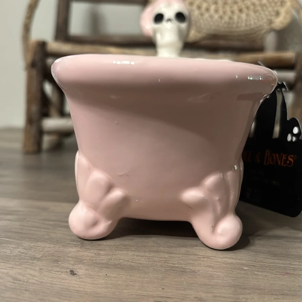 NEW Skull & Bones Skeleton in a Pink Bathtub Summerween Halloween Candle